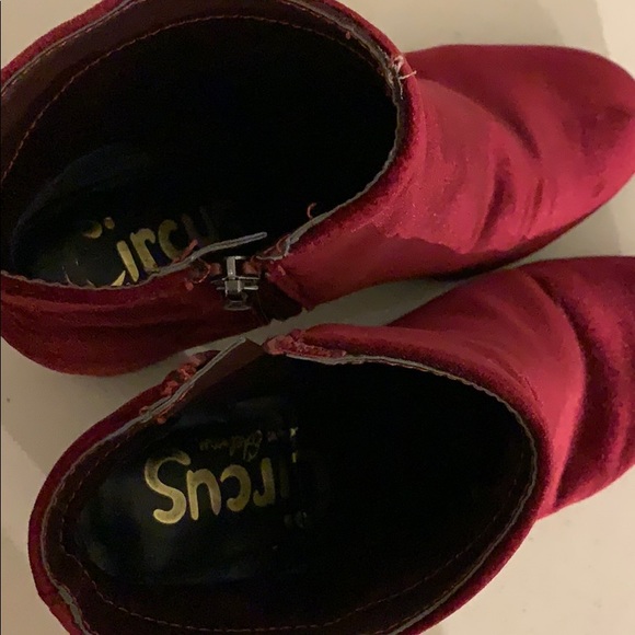Red velvet booties - Picture 5 of 7